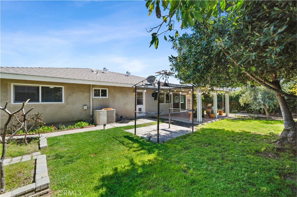 2414 N Eastwood Avenue