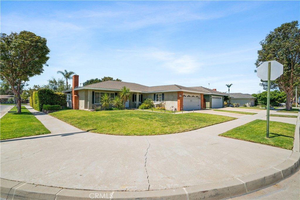 2414 N Eastwood Avenue