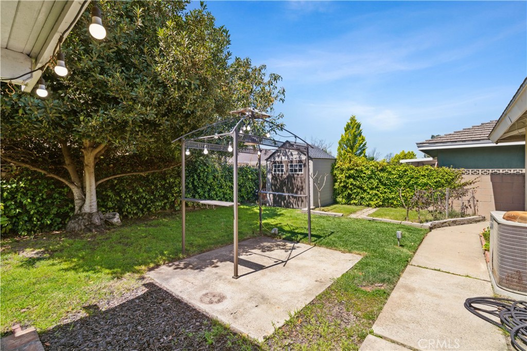 2414 N Eastwood Avenue