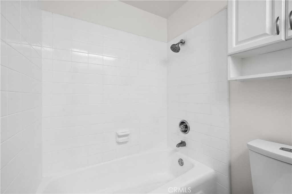 2414 N Eastwood Avenue