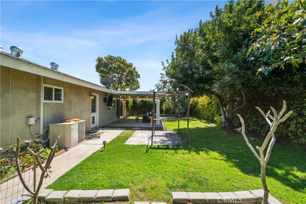 2414 N Eastwood Avenue