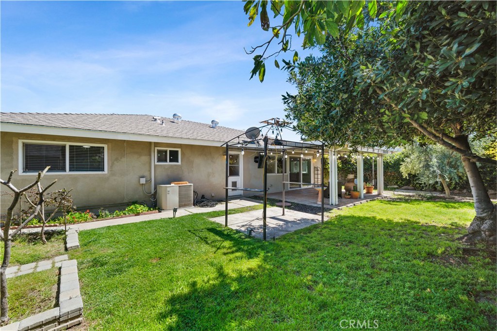 2414 N Eastwood Avenue