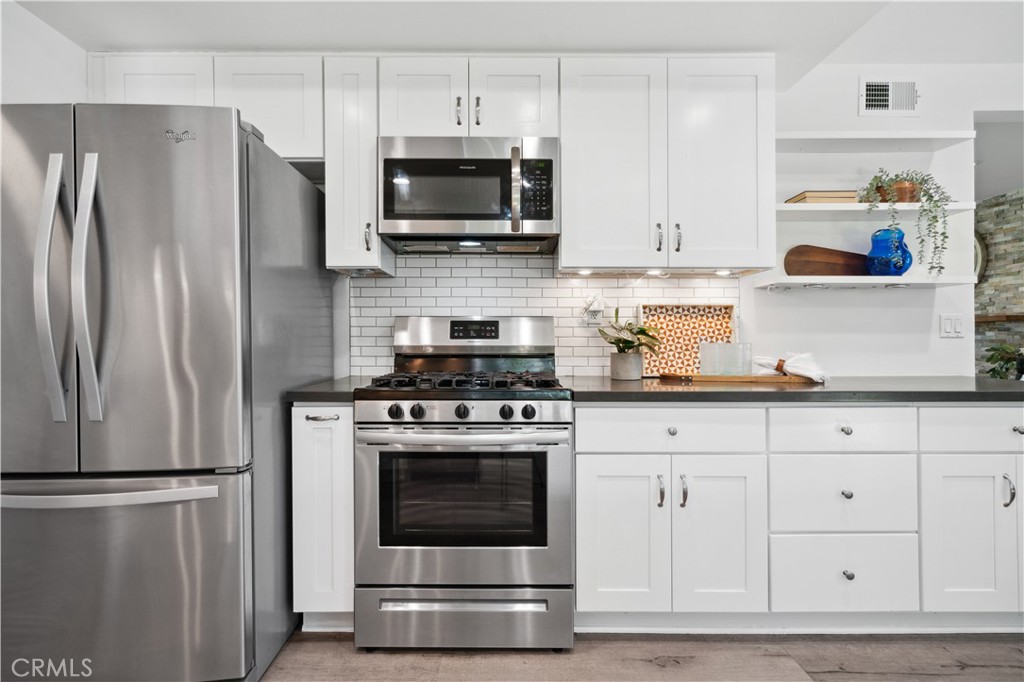 2414 N Eastwood Avenue