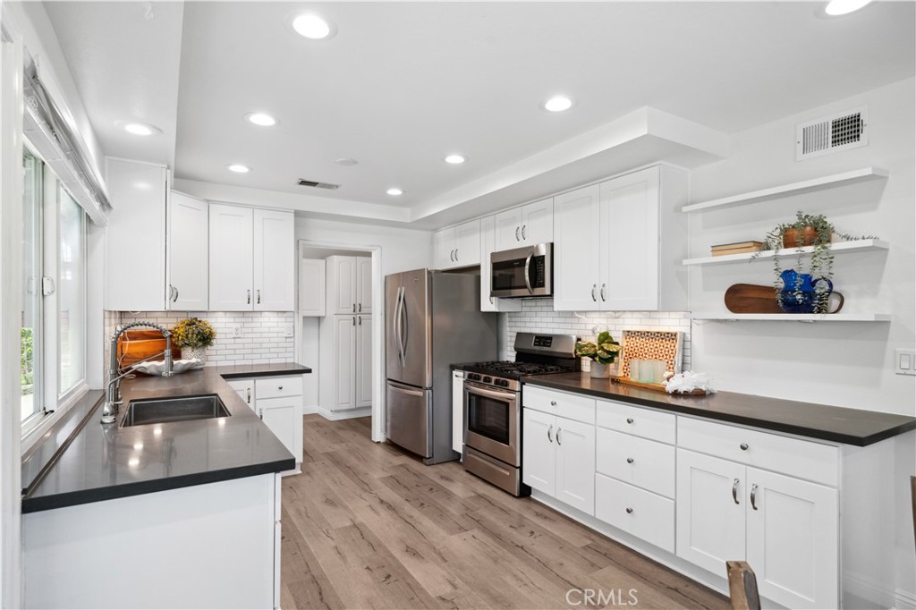 2414 N Eastwood Avenue