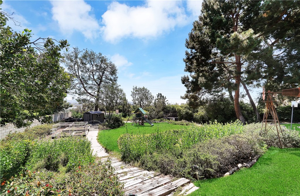 18222 Fernando Circle