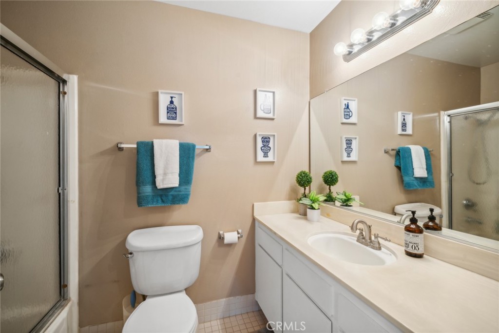 5359 E Cresthill Drive