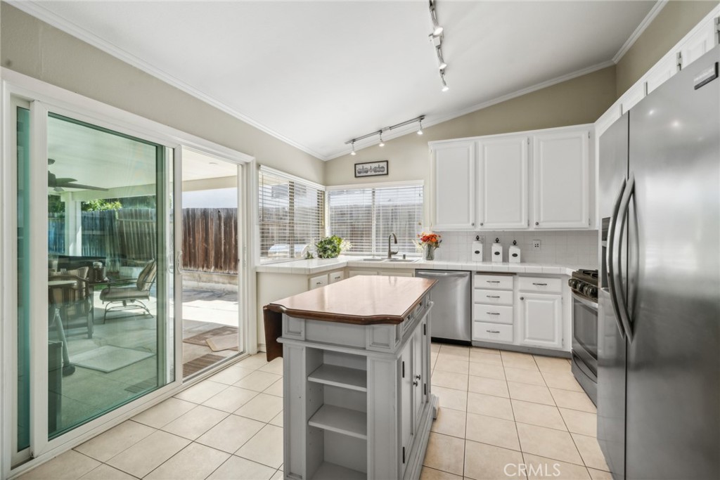 5359 E Cresthill Drive