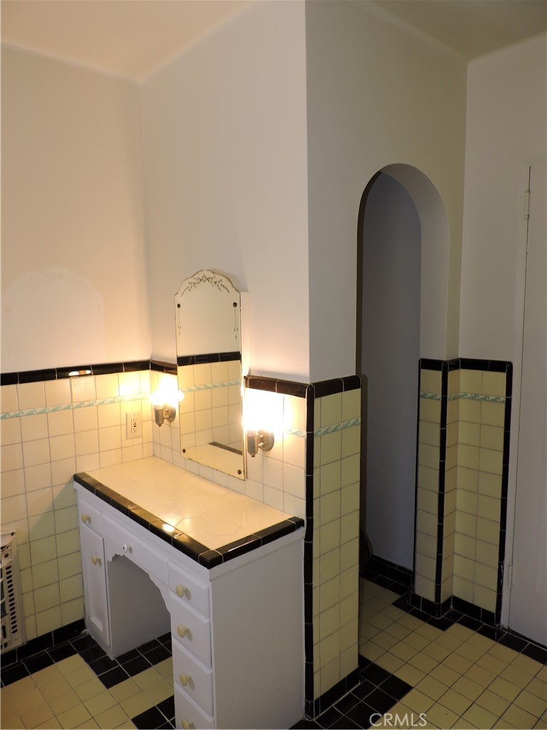 2442 Magnolia Avenue