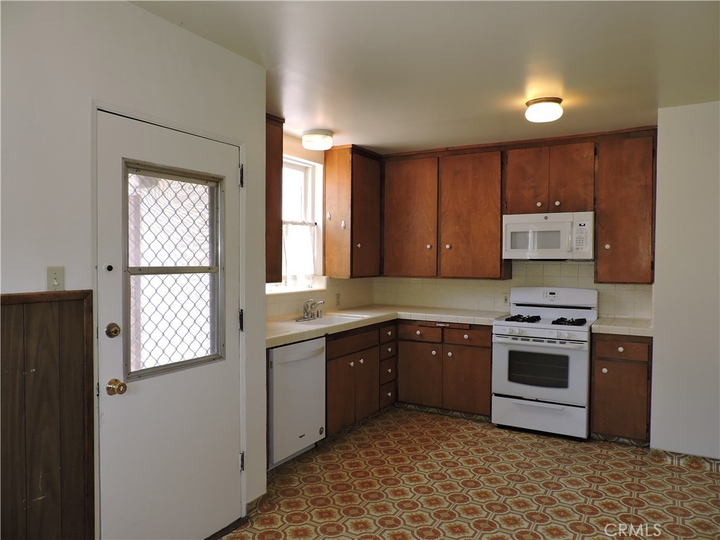 2442 Magnolia Avenue