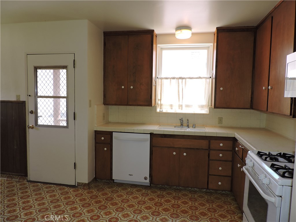 2442 Magnolia Avenue