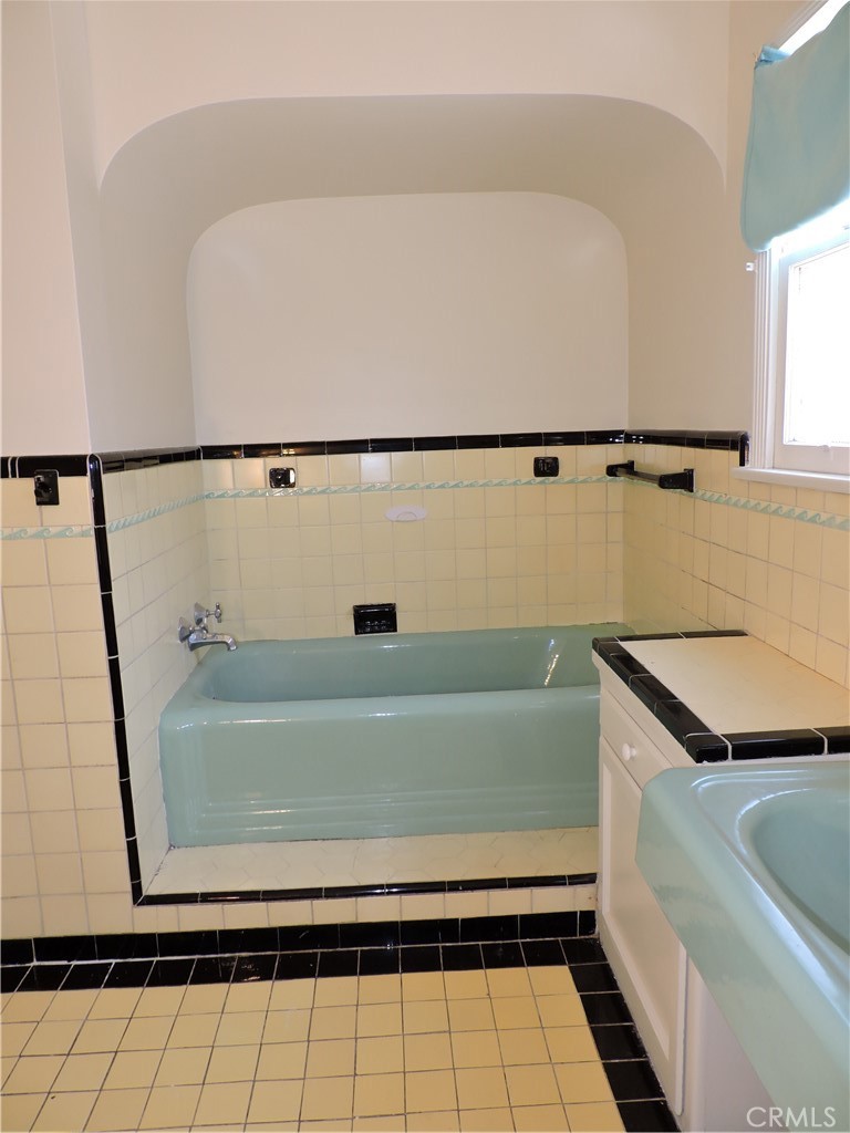 2442 Magnolia Avenue