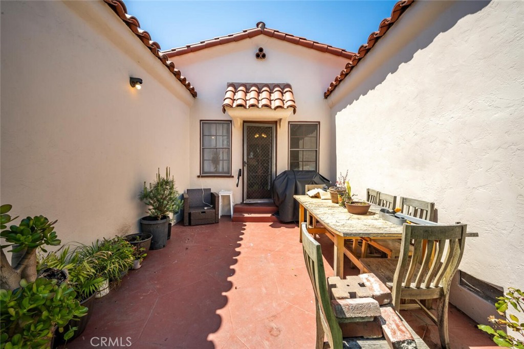 2442 Magnolia Avenue