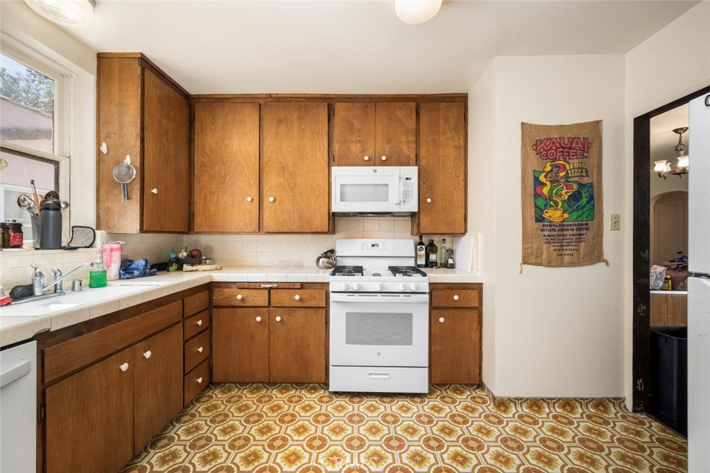 2442 Magnolia Avenue