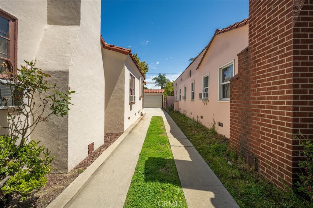 2442 Magnolia Avenue