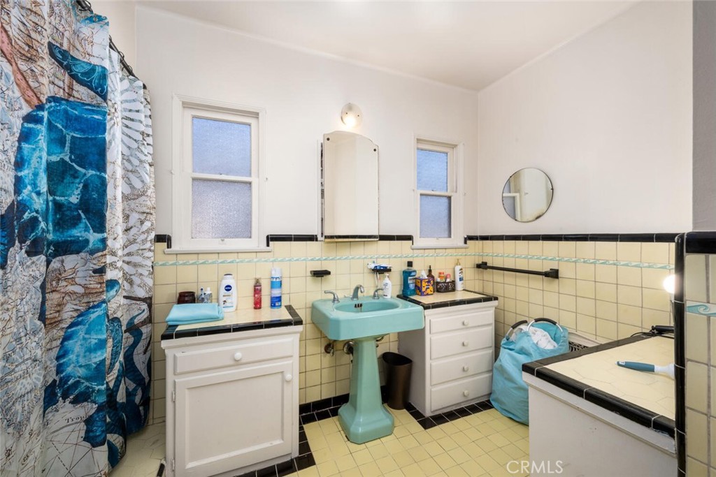 2442 Magnolia Avenue