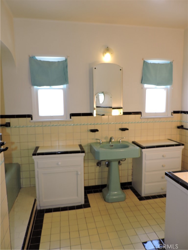 2442 Magnolia Avenue