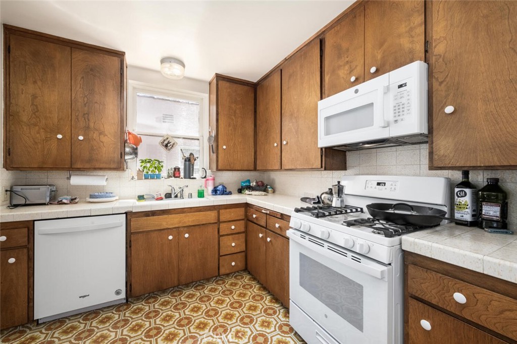 2442 Magnolia Avenue