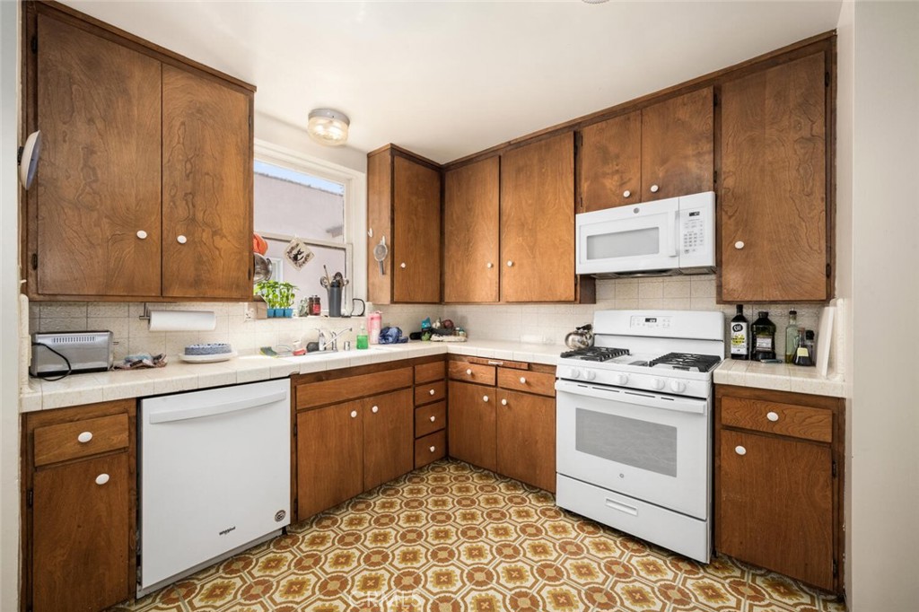 2442 Magnolia Avenue