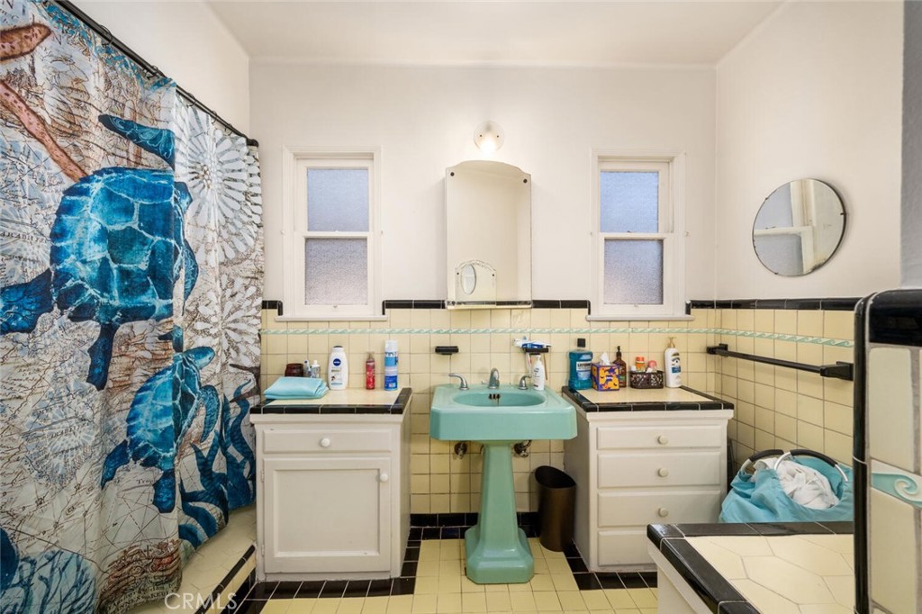 2442 Magnolia Avenue