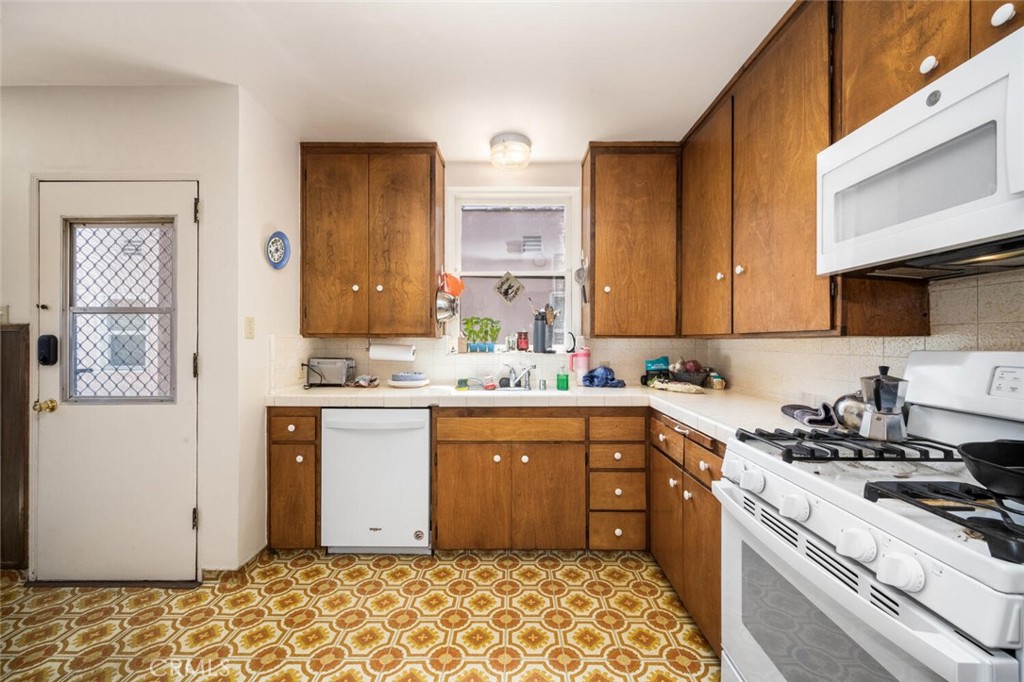 2442 Magnolia Avenue