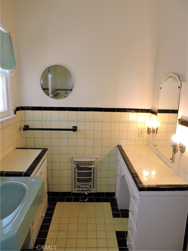 2442 Magnolia Avenue