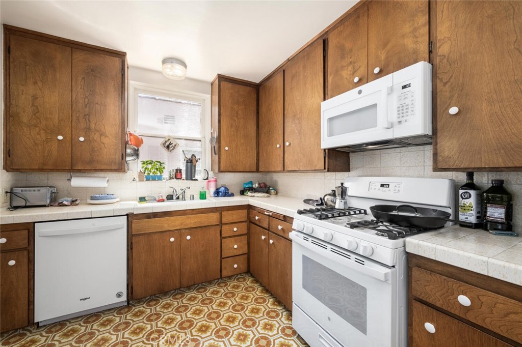 2442 Magnolia Avenue