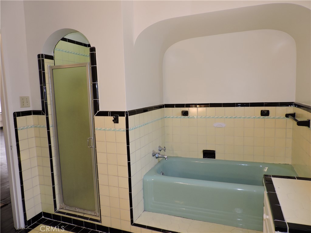 2442 Magnolia Avenue