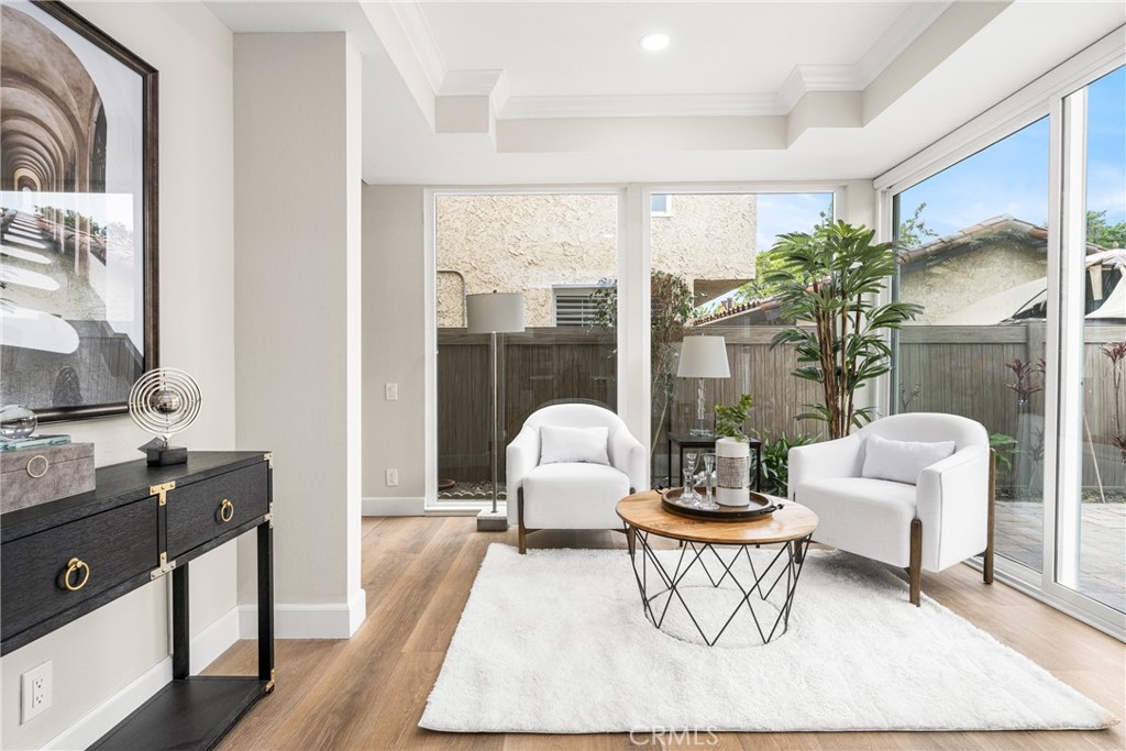 617 W Terrylynn Place