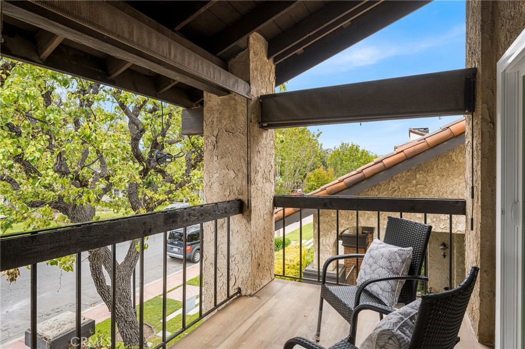 617 W Terrylynn Place