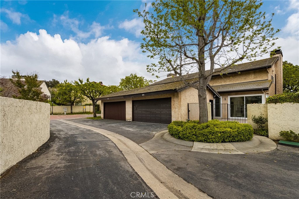 617 W Terrylynn Place