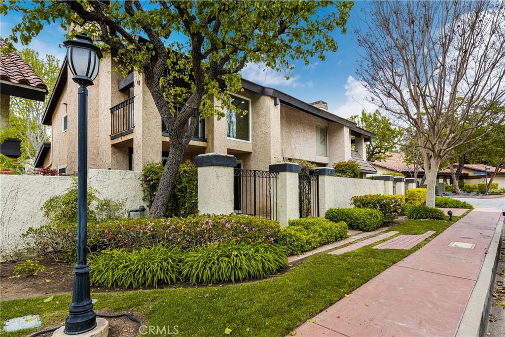 617 W Terrylynn Place