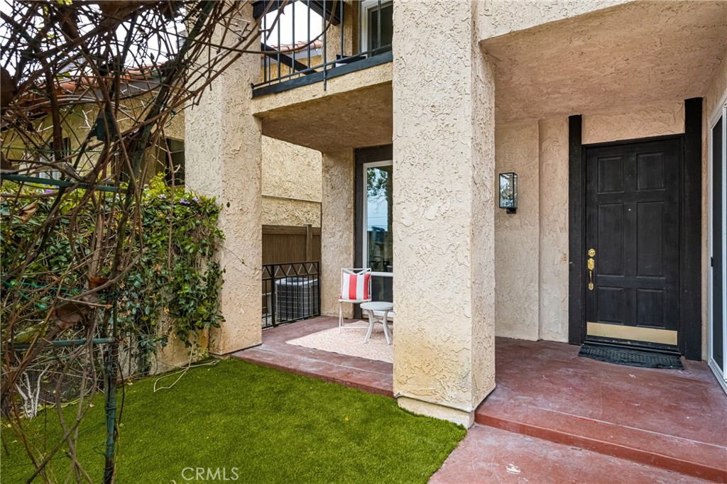 617 W Terrylynn Place