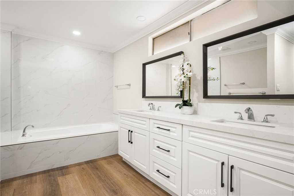 617 W Terrylynn Place