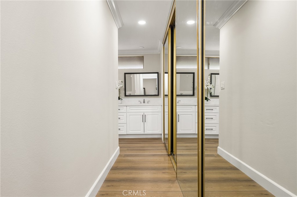 617 W Terrylynn Place