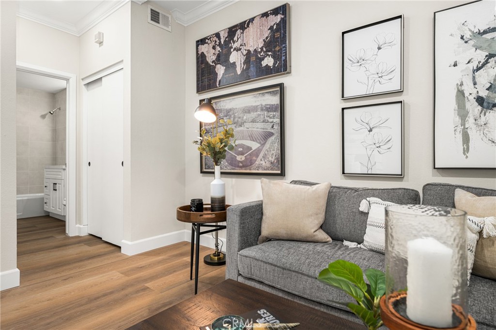 617 W Terrylynn Place