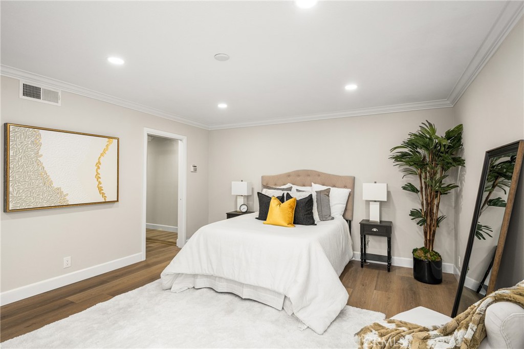 617 W Terrylynn Place