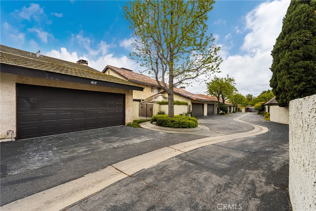 617 W Terrylynn Place