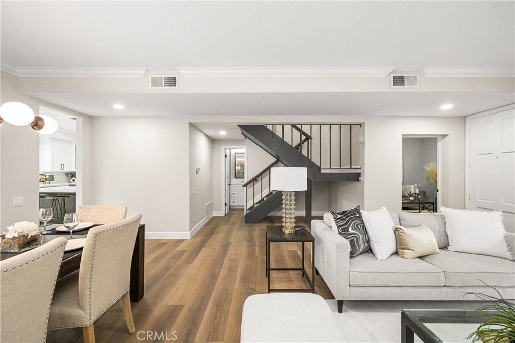 617 W Terrylynn Place