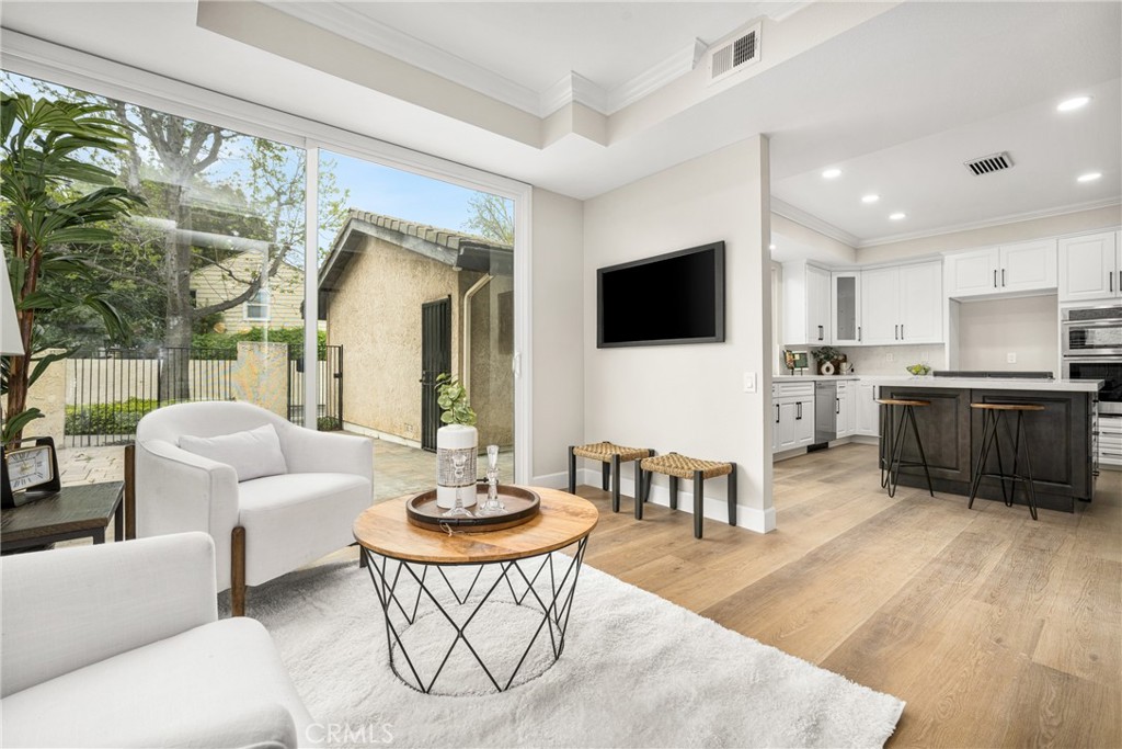 617 W Terrylynn Place