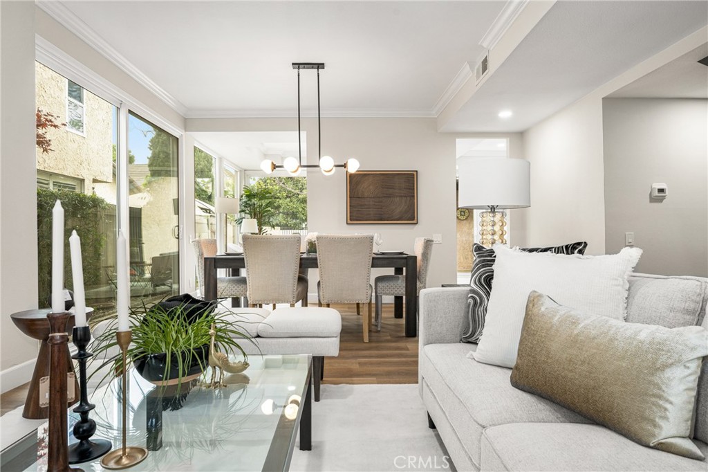 617 W Terrylynn Place