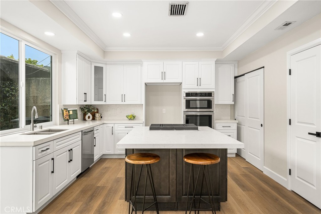 617 W Terrylynn Place