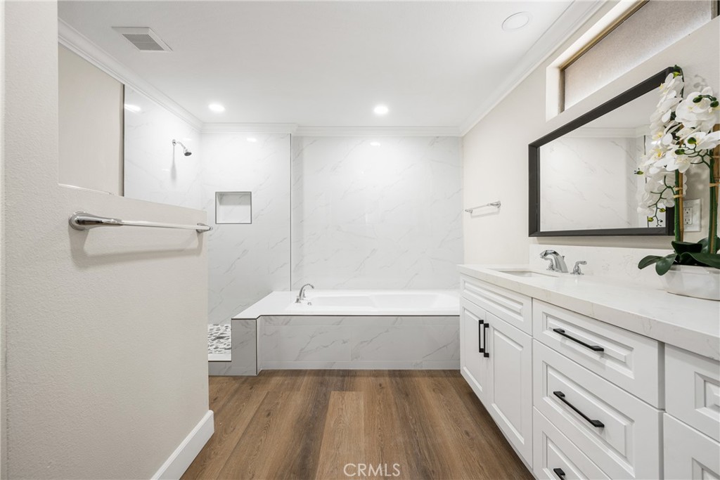 617 W Terrylynn Place