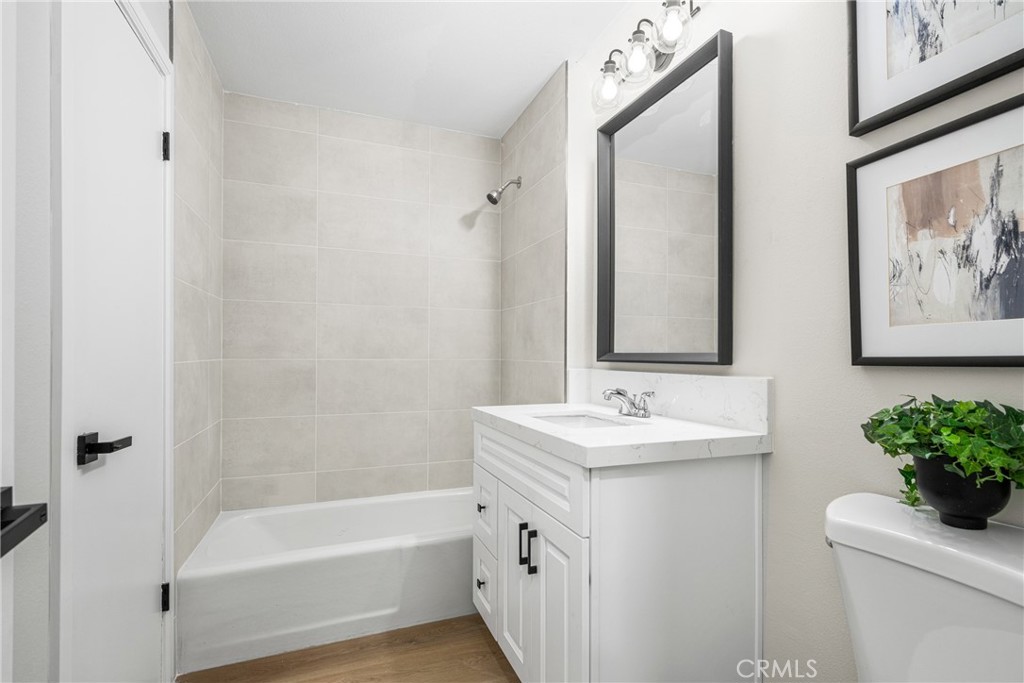 617 W Terrylynn Place