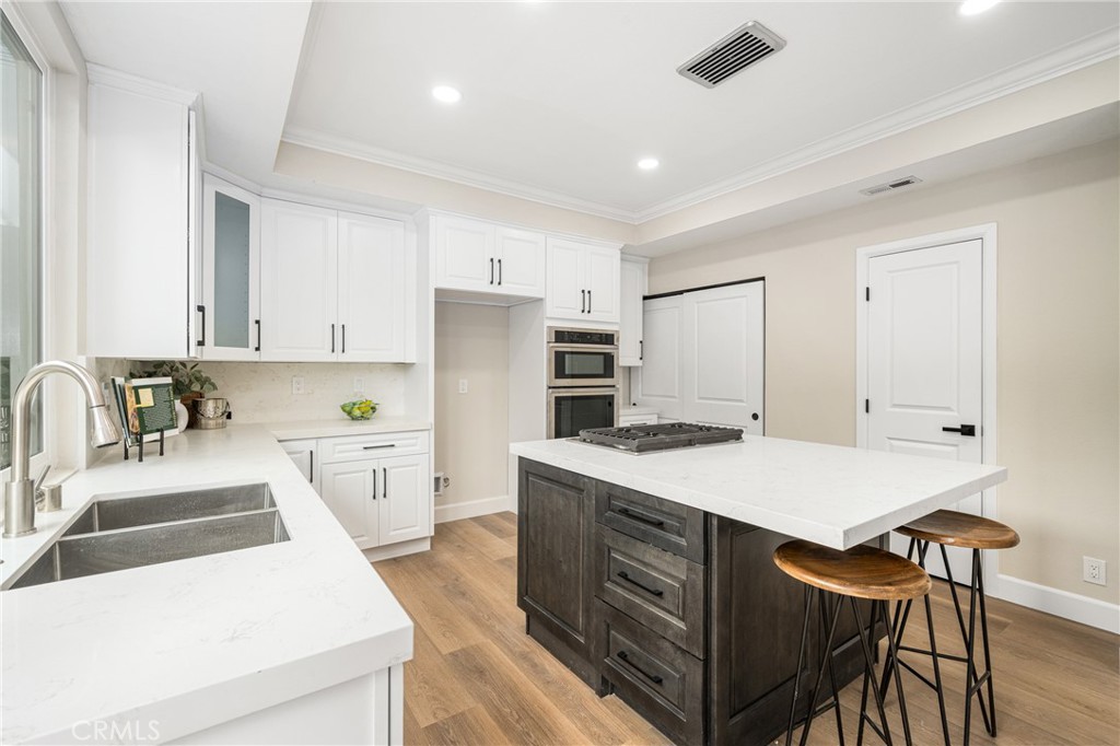 617 W Terrylynn Place