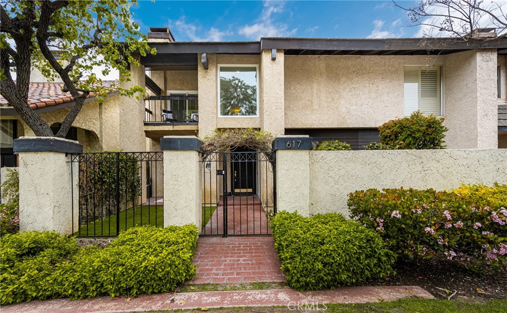 617 W Terrylynn Place