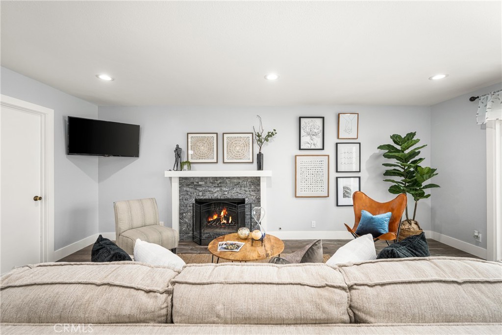 7400 E Woodsboro Avenue