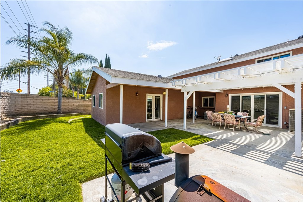 7400 E Woodsboro Avenue