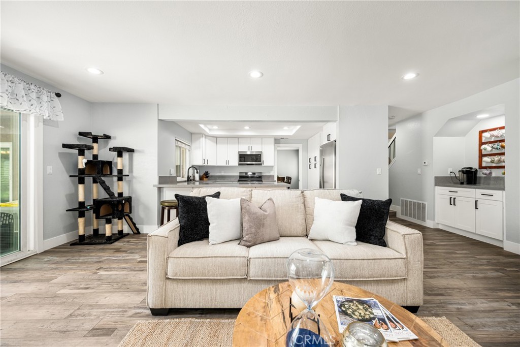 7400 E Woodsboro Avenue