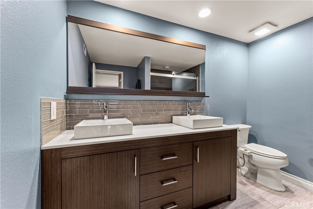 6516 E Camino Vista 2