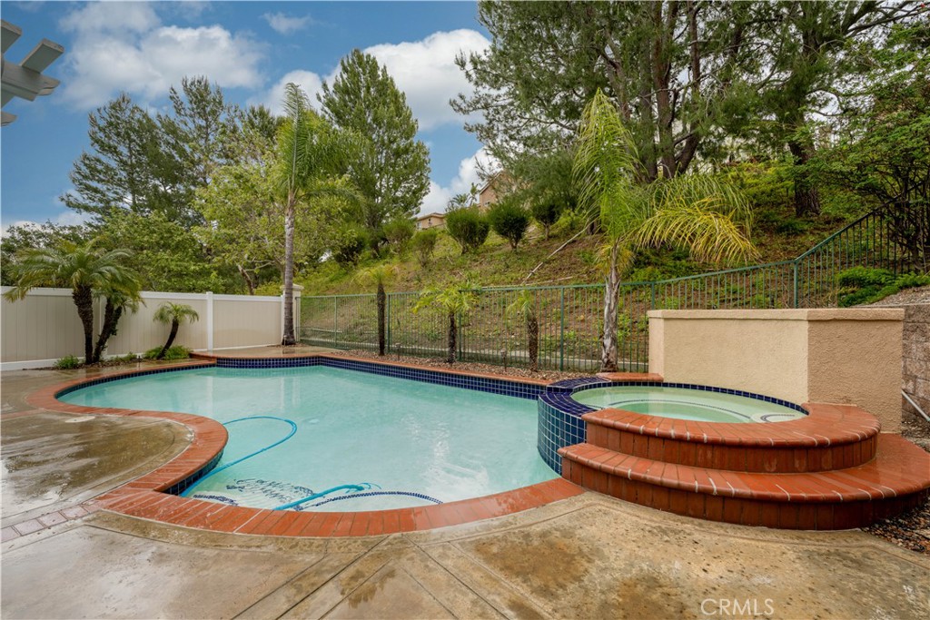 8734 E Banner Ridge Drive